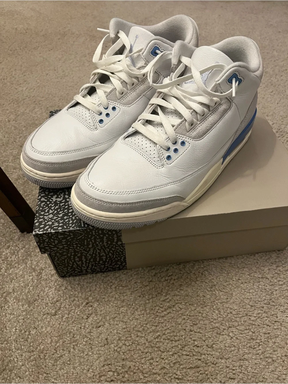 Jordan Men's White and Light Blue Retro Sneakers